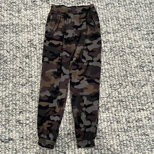 Intermix silk joggers camo